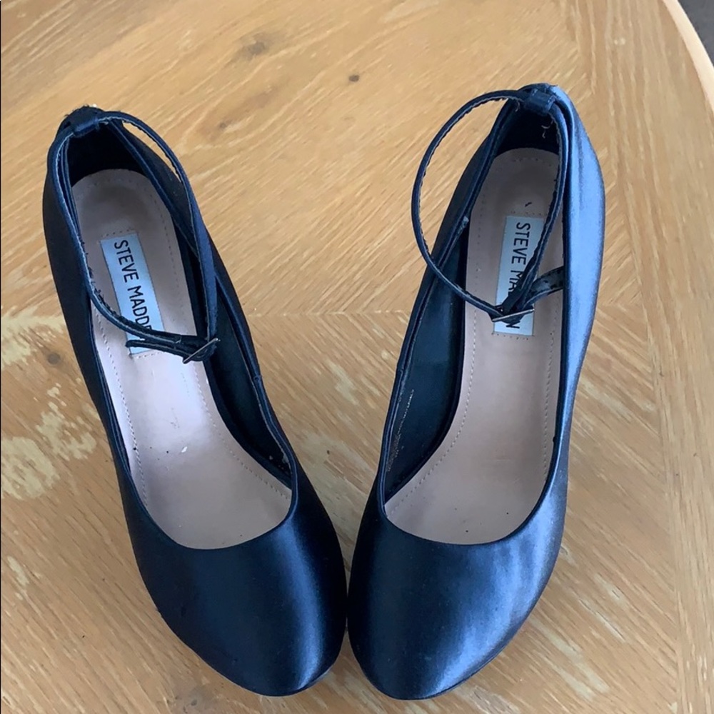 Shoes - Picture 2 of 3